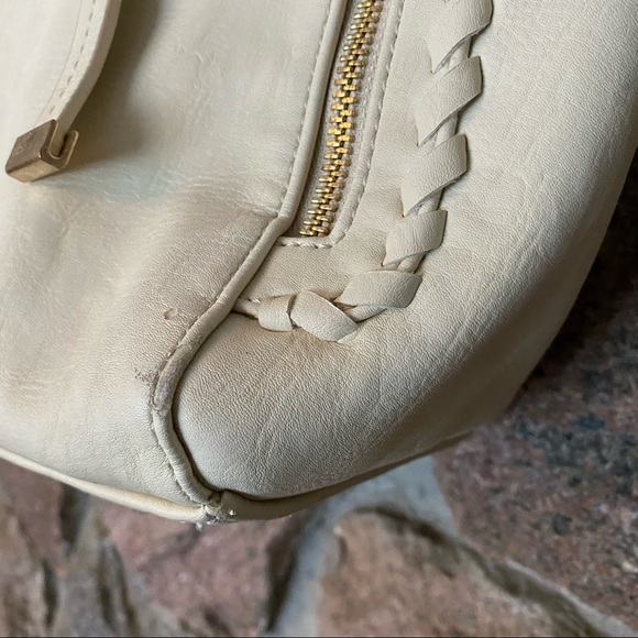 👜Big Buddha large cream faux leather shoulder bag. - Picture 9 of 9